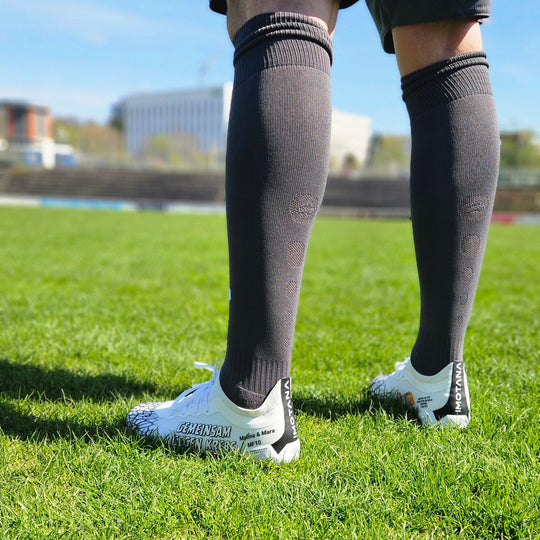 Special shoe “Together against cancer” – Limited to 300 pairs! 👟✨